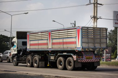 Chiangmai, Tayland - 8 Ekim 2018: Römork damperli kamyon Piboon beton. Yol no.1001, Chiangmai şehir merkezine 8 km.