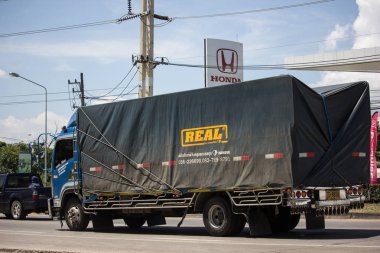 Chiangmai, Tayland - 28 Eylül 2018: Özel Isuzu kargo kamyon. Fotoğrafa yol no.1001 8 km şehir merkezine Chiangmai, Tayland.