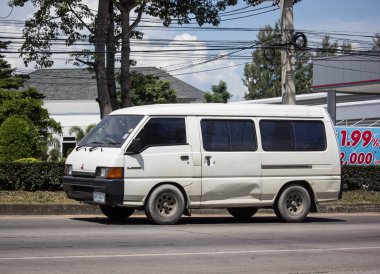 Chiangmai, Tayland - 28 Eylül 2018: Özel Mitsubishi Delica eski Van araba. Yol no.1001, Chiangmai şehir merkezine 8 km.