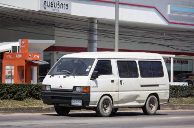 Chiangmai, Tayland - 28 Eylül 2018: Özel Mitsubishi Delica eski Van araba. Yol no.1001, Chiangmai şehir merkezine 8 km.