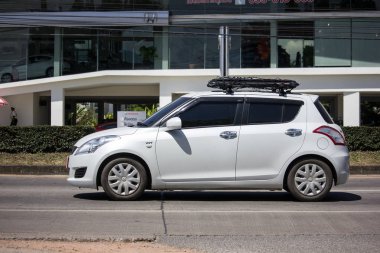 Chiangmai, Tayland - 28 Eylül 2018: Özel Eko kent araba Suzuki Swift. Fotoğrafa yol no.121 8 km şehir merkezine Chiangmai, Tayland.