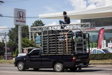 Chiangmai, Tayland - 28 Eylül 2018: Özel Isuzu Dmax kamyonet. Yol no.1001 Chiangmai şehir merkezine 8 km.