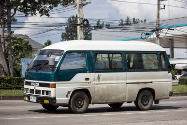 Chiangmai, Tayland - 30 Ekim 2018: Özel eski Isuzu dostum van. Fotoğrafa yol no.1001 8 km şehir merkezine, Tayland.