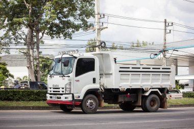 Chiangmai, Tayland - 30 Ekim 2018: Özel Isuzu Damperli kamyon. Yol no.1001 Chiangmai iş alanı 8 km.