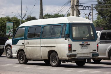 Chiangmai, Tayland - 30 Ekim 2018: Özel eski Isuzu dostum van. Fotoğrafa yol no.1001 8 km şehir merkezine, Tayland.