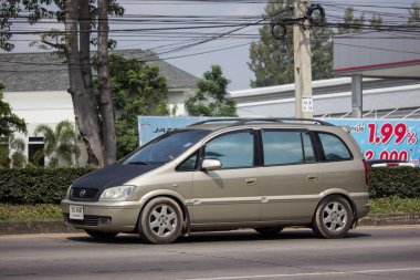 Chiangmai, Tayland - 8 Ekim 2018: Özel Suv araba, Chevrolet Zafira. Fotoğrafa yol no.121 8 km şehir merkezine Chiangmai, Tayland.