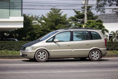 Chiangmai, Tayland - 8 Ekim 2018: Özel Suv araba, Chevrolet Zafira. Fotoğrafa yol no.121 8 km şehir merkezine Chiangmai, Tayland.