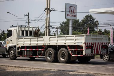 Chiangmai, Tayland - 8 Ekim 2018: Özel Hino kargo kamyon. Fotoğrafa yol no.1001 8 km şehir merkezine Chiangmai, Tayland.