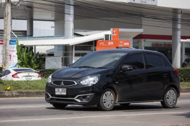 Chiangmai, Tayland - 8 Ekim 2018: Özel Eko Kiralık Mitsubishi Mirage. Yol no.1001 Chiangmai iş alanı 8 km.