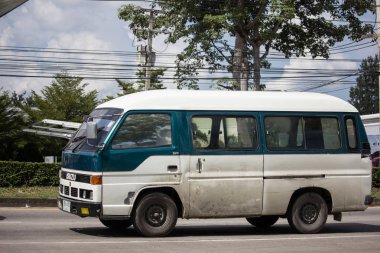 Chiangmai, Tayland - 30 Ekim 2018: Özel eski Isuzu dostum van. Fotoğrafa yol no.1001 8 km şehir merkezine, Tayland.