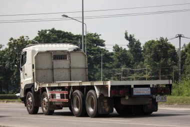 Chiangmai, Tayland - 8 Ekim 2018: Özel Hino kargo kamyon. Fotoğrafa yol no.1001 8 km şehir merkezine Chiangmai, Tayland.