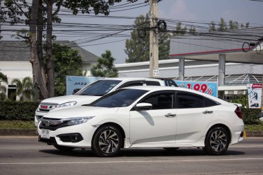 Chiangmai, Tayland - 8 Ekim 2018: Özel Sedan araba Honda Automobil, Onuncu nesil Honda Civic. Yol no.1001 Chiangmai iş alanı 8 km.