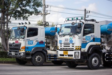 Chiangmai, Tayland - 25 Ekim 2018: Beton kamyon dolusu ilaç beton ürün şirketi. Fotoğrafa yol no.121 8 km şehir merkezine Chiangmai, Tayland.
