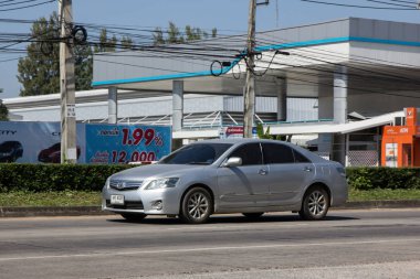 Chiangmai, Tayland - 5 Kasım 2018: Özel araba Toyota Camry. Yol no.1001 Chiangmai iş alanı 8 km.
