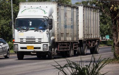 Chiangmai, Tayland - 6 Kasım 2018: Konteyner kamyon Scg lojistik taşımacılık şirketi. Fotoğrafa yol no.121 8 km şehir merkezine Chiangmai, Tayland.