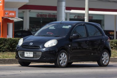 Chiangmai, Tayland - 23 Kasım 2018: Eko araba Nissan Mart. Yol no.1001 Chiangmai iş alanı 8 km.