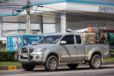 Chiangmai, Tayland - 8 Kasım 2018: Özel Toyota Hilux Vigo kamyonet. Yol no.1001 Chiangmai şehir merkezine 8 km.