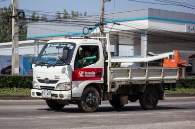 Chiangmai, Tayland - 8 Kasım 2018: Özel Hino kargo kamyon. Fotoğrafa yol no.1001 8 km şehir merkezine Chiangmai, Tayland.