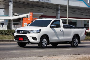 Chiangmai, Tayland - 23 Kasım 2018: Özel Toyota Hilux kamyonet. Yol no.1001 Chiangmai şehir merkezine 8 km.