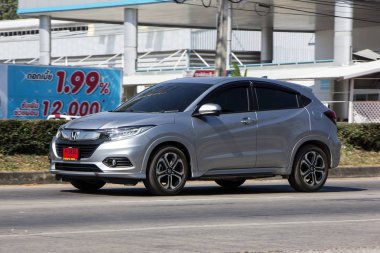 Chiangmai, Tayland - 30 Kasım 2018: Özel araba yeni Honda Hrv şehir Suv otomobil. Yol no.1001 Chiangmai şehir merkezine 8 km.