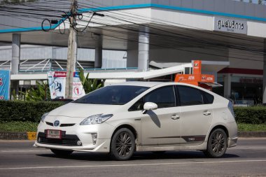 Chiangmai, Tayland - 15 Kasım 2018: Özel araba Toyota Prius hibrid sistemi. Yol no.1001 Chiangmai iş alanı 8 km.