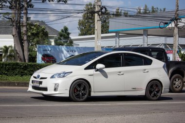 Chiangmai, Tayland - 15 Kasım 2018: Özel araba Toyota Prius hibrid sistemi. Yol no.1001 Chiangmai iş alanı 8 km.