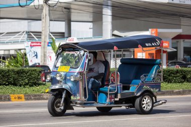 Chiangmai, Tayland - 15 Kasım 2018: Tuk tuk taksi chiangmai hizmet şehir ve civarında. Yol no.121 şehir merkezine Chiangmai Tayland hakkında 8 km, fotoğraf.