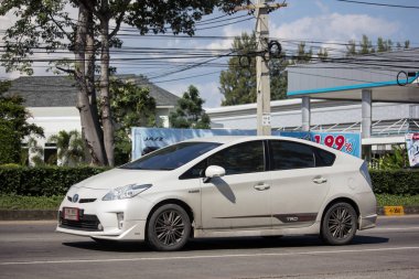 Chiangmai, Tayland - 15 Kasım 2018: Özel araba Toyota Prius hibrid sistemi. Yol no.1001 Chiangmai iş alanı 8 km.
