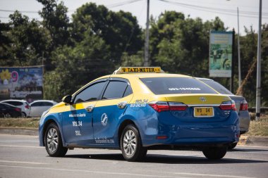 Chiangmai, Tayland - 26 Kasım 2018: City taksi chiangmai, Toyota Corolla hizmet City. Fotoğrafa yol no.1001 8 km şehir merkezine Chiangmai, Tayland.