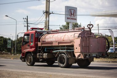 Chiangmai, Tayland - 26 Kasım 2018: İtfaiye arabası Mulk Khao Phong bucağı Yönetim Organizasyon. Yol no.1001, Chiangmai iş alanı 8 km.