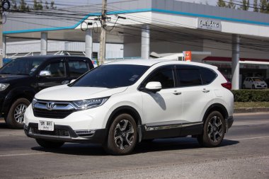 Chiangmai, Tayland - 26 Kasım 2018: Özel araba Honda Crv şehir Suv araba. Yol no.1001 Chiangmai şehir merkezine 8 km.