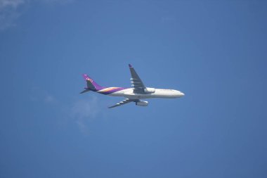Chiangmai, Tayland - 15 Kasım 2018: Hs-Tbb Airbus A330-300 Thaiairway. Bangkok'a Chiangmai Havaalanı'ndan çıkar.