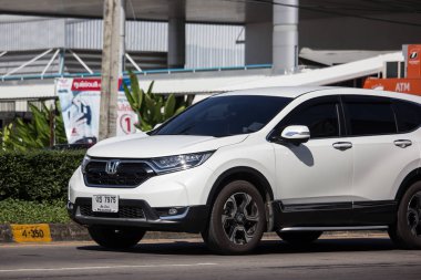 Chiangmai, Tayland - 15 Kasım 2018: Özel araba Honda Crv şehir Suv araba. Yol no.1001 Chiangmai şehir merkezine 8 km.