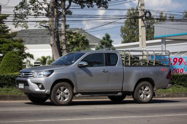 Chiangmai, Tayland - 15 Kasım 2018: Özel pikap kamyon araba Toyota Hilux Revo. Yol no.1001, Chiangmai şehir merkezine 8 km.