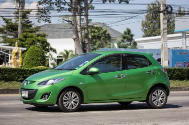 Chiangmai, Tayland - 8 Kasım 2018: Özel Eko Kiralık Mazda 2. Yol no.1001 Chiangmai iş alanı 8 km.