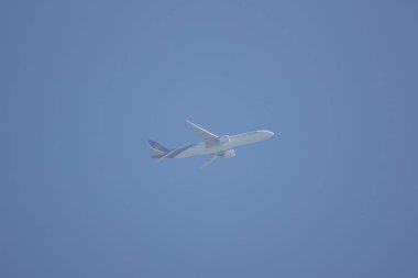 Chiangmai, Tayland - 23 Kasım 2018: Boeing 777-300, Tayland hava yolu Hs-Tkw Tg103. Bangkok Suvarnabhumi için Tayland Chiangmai Havaalanı'ndan çıkar.