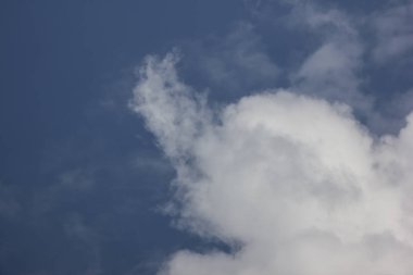 Bulut Scape, tropikal gökyüzü bulut. Tayland gökten gelen yaz sezonu.