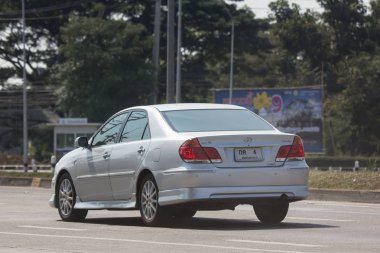 Chiangmai, Tayland - 23 Kasım 2018: Özel araba Toyota Camry. Yol no.1001 Chiangmai iş alanı 8 km.