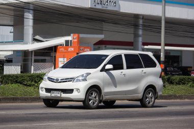 Chiangmai, Tayland - 8 Kasım 2018: Özel Toyota Avanza araba. Mini Suv araç Urbun Kullanıcı için. Yol no.121 şehir merkezine Chiangmai Tayland hakkında 8 km, fotoğraf.