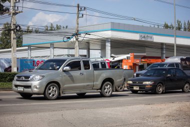 Chiangmai, Tayland - 15 Kasım 2018: Özel Toyota Hilux Vigo kamyonet. Yol no.1001 Chiangmai şehir merkezine 8 km.