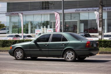Chiangmai, Tayland - 8 Kasım 2018: lüks araba Mercedes Benz C180. Radyal yol no.1001 kuzeyinde chiangmai şehir fotoğraf.
