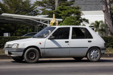 Chiangmai, Tayland - 23 Kasım 2018: Özel eski araba, Peugeot 205. Fotoğrafa yol no.121 8 km şehir merkezine Chiangmai, Tayland.
