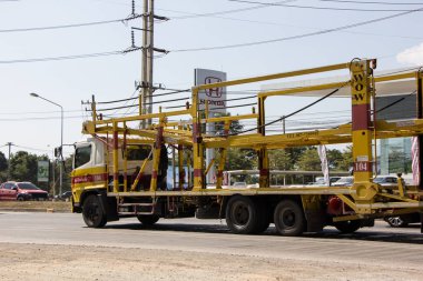 Chiangmai, Tayland - 30 Kasım 2018: Tekerlek tekerlek taşıyıcı römork kamyon üzerinde. Yol no.1001, Chiangmai şehir merkezine 8 km.