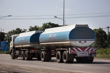 Chiangmai, Tayland - 15 Kasım 2018: Petrol kamyon Vega petrol taşıma şirketi. Fotoğrafa yol no.1001 8 km şehir merkezine, Tayland.