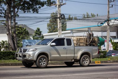 Chiangmai, Tayland - 8 Kasım 2018: Özel Toyota Hilux Vigo kamyonet. Yol no.1001 Chiangmai şehir merkezine 8 km.