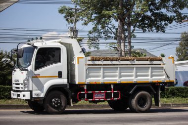 Chiangmai, Tayland - 8 Kasım 2018: Özel Hino damperli kamyon. Yol no.1001 Chiangmai iş alanı 8 km.