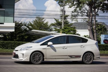 Chiangmai, Tayland - 15 Kasım 2018: Özel araba Toyota Prius hibrid sistemi. Yol no.1001 Chiangmai iş alanı 8 km.