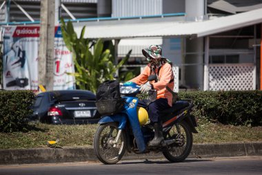 Chiangmai, Tayland - 26 Kasım 2018: Özel Honda dalga motosiklet. Yol no.1001 Chiangmai şehir merkezine 8 km.