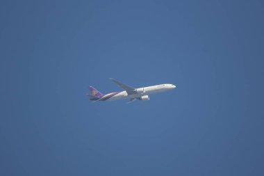 Chiangmai, Tayland - 19 Kasım 2018: Boeing 777-300, Tayland hava yolu Hs-Tkq Tg103. Bangkok Suvarnabhumi için Tayland Chiangmai Havaalanı'ndan çıkar.