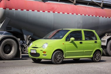 Chiangmai, Tayland - 26 Kasım 2018: Özel araba, Chery QQ Yol no.1001, Chiangmai şehir merkezine 8 km.